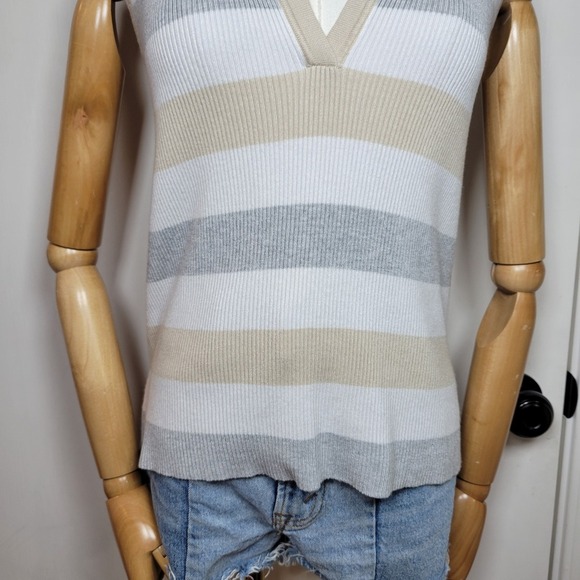 Halston V-Neck Tank Top Sleeveless Blouse Size Medium - Picture 2 of 11